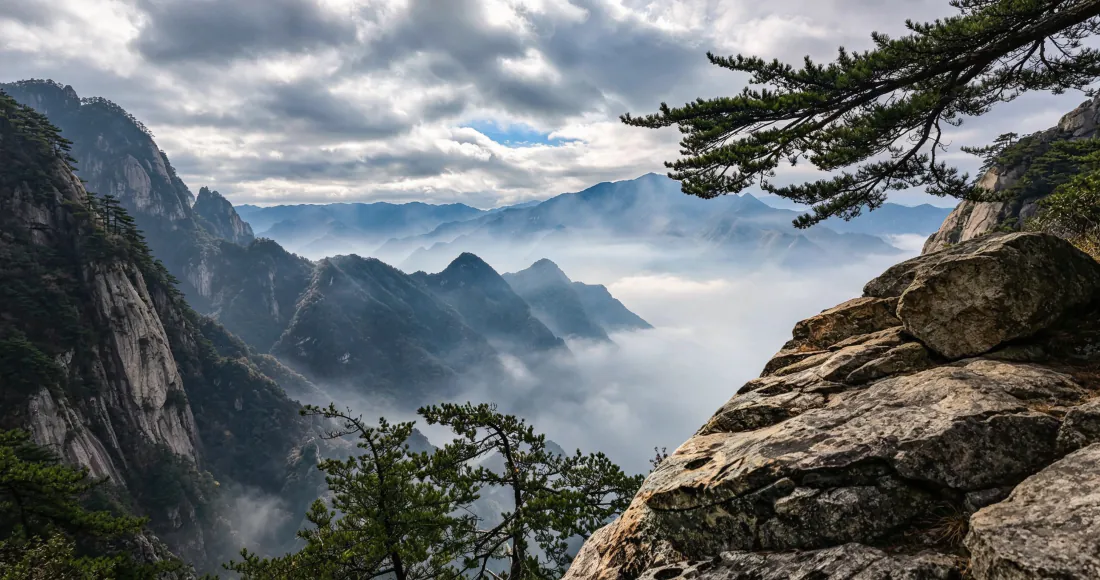 3k云海山峦壁纸|云雾奇峰崖壁苍松背景图片 - 壮阔山景「哲风壁纸」 3k云海山峦壁纸|云雾奇峰崖壁苍松背景图片 - 壮阔山景「哲风壁纸」