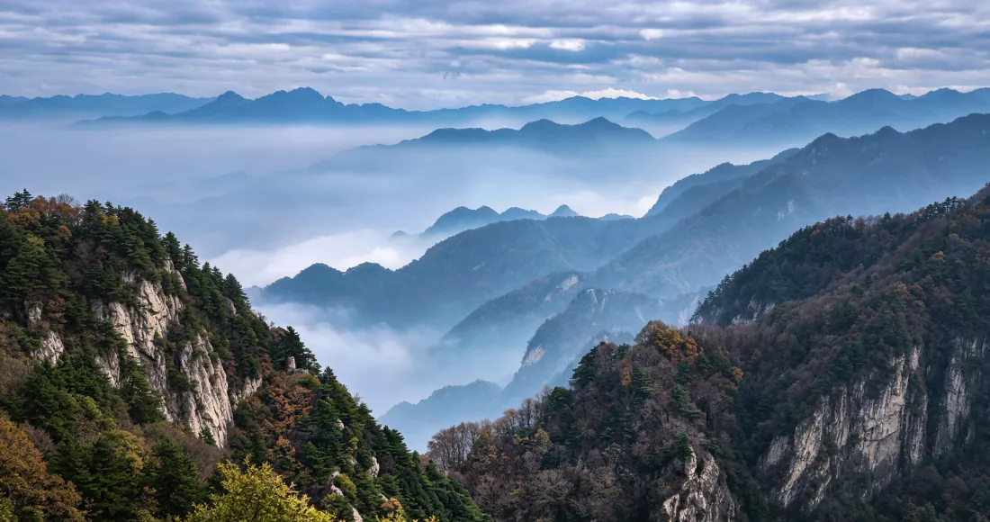 3k云海山峦壁纸|层叠远山云雾背景图片 - 壮阔秋山风光「哲风壁纸」 3k云海山峦壁纸|层叠远山云雾背景图片 - 壮阔秋山风光「哲风壁纸」