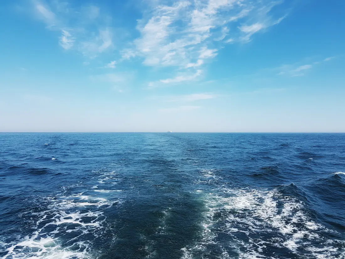4k海洋壁纸｜碧海蓝天海面背景图片 - 清新开阔风光「哲风壁纸」
