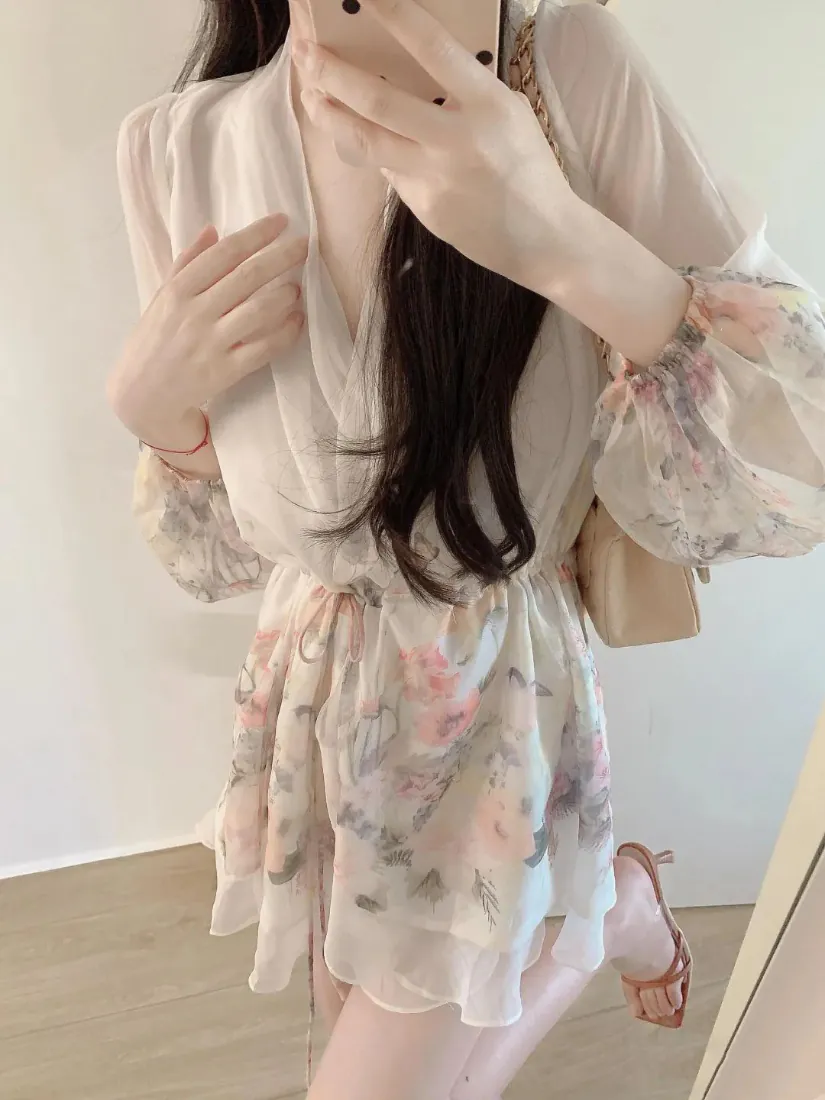 纯欲美女手机壁纸|碎花雪纺连衣裙背景图片|清新温柔穿搭「哲风壁纸」 纯欲美女手机壁纸|碎花雪纺连衣裙背景图片|清新温柔穿搭「哲风壁纸」