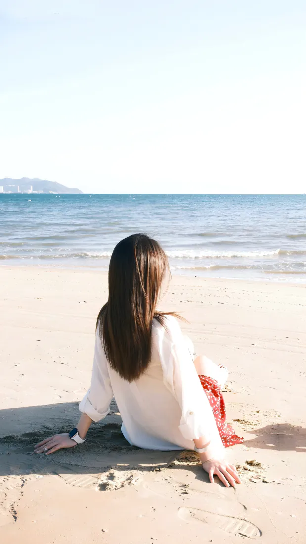 海边美女手机壁纸｜沙滩背影少女背景图片 - 清新治愈「哲风壁纸」