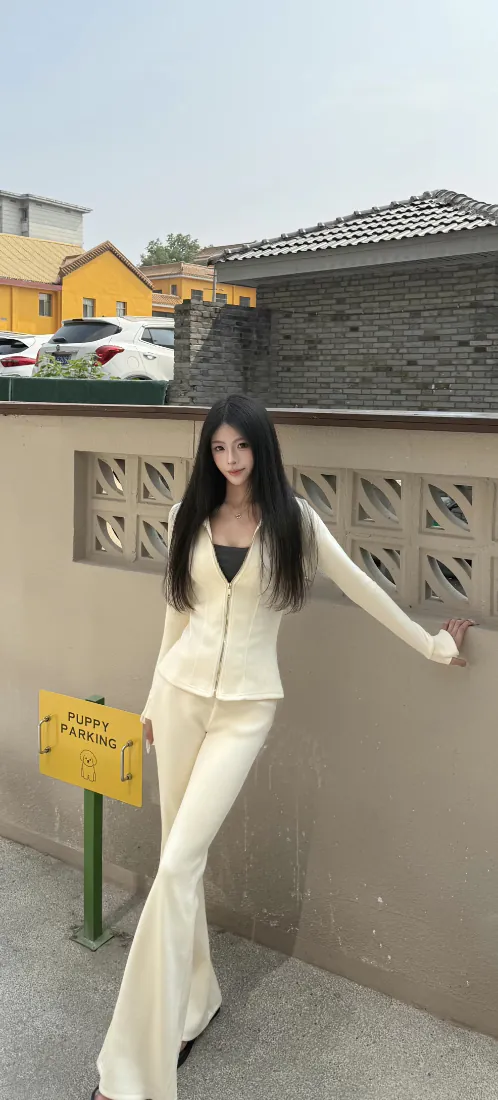 🔥手机壁纸|白衣长发美女街拍背景图片 - 清新日常穿搭「哲风壁纸」 🔥手机壁纸|白衣长发美女街拍背景图片 - 清新日常穿搭「哲风壁纸」