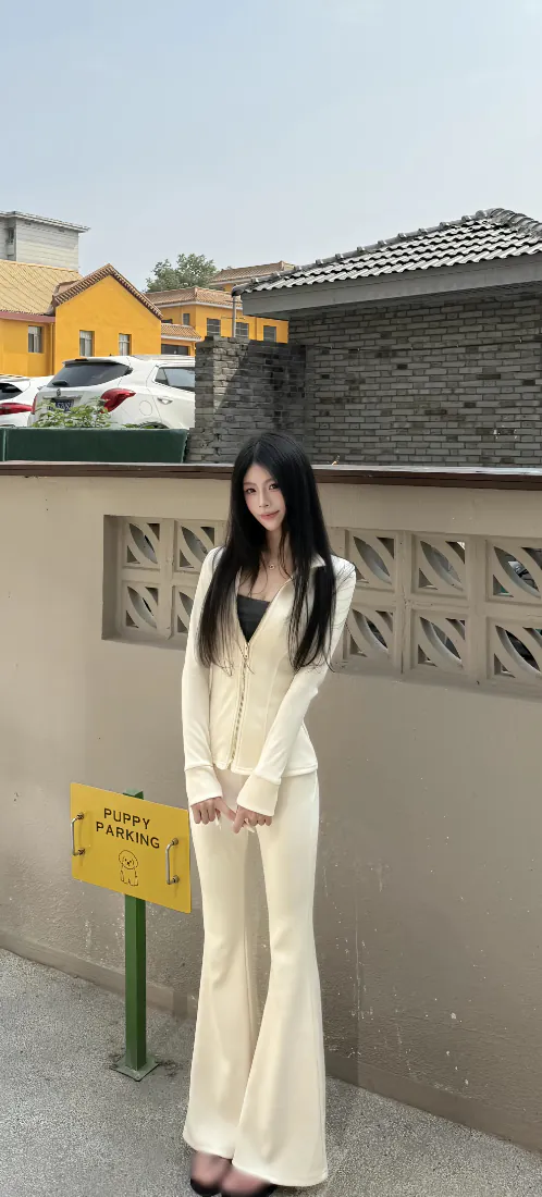 🔥手机壁纸|米白套装长发美女背景图片 - 清新街拍「哲风壁纸」 🔥手机壁纸|米白套装长发美女背景图片 - 清新街拍「哲风壁纸」