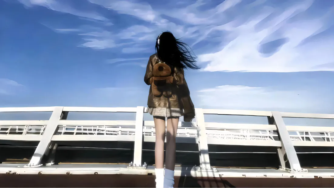 3k美女壁纸|蓝天大桥背影女生背景图片 - 清新治愈「哲风壁纸」 低角度拍摄长发女生背对镜头站在大桥上,蓝天流云为背景,发丝随风飘动。
