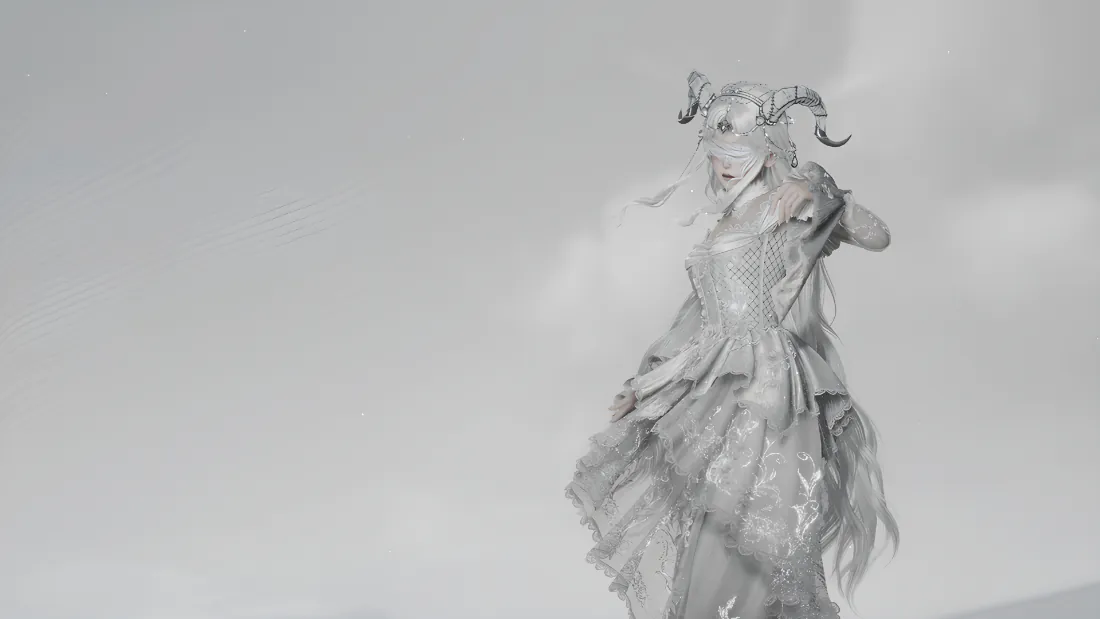 2k银白恶魔少女壁纸|灰调朦胧纱裙背景图片 - 空灵梦幻「哲风壁纸」 灰调朦胧背景中,戴羊角头饰的银白纱裙少女立于画面右侧。