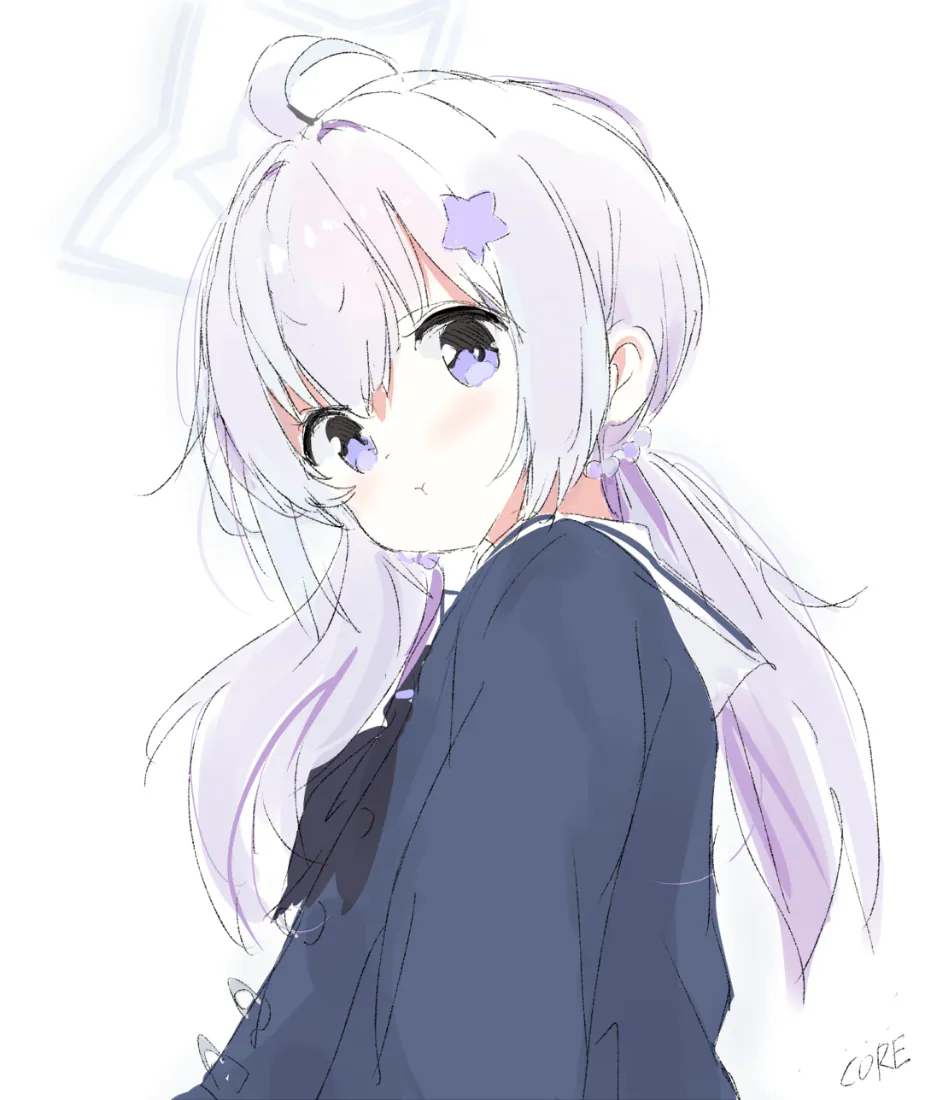 白发紫瞳的水手服少女侧身回眸，浅淡星型发饰点缀发间，纯白背景清新柔和。